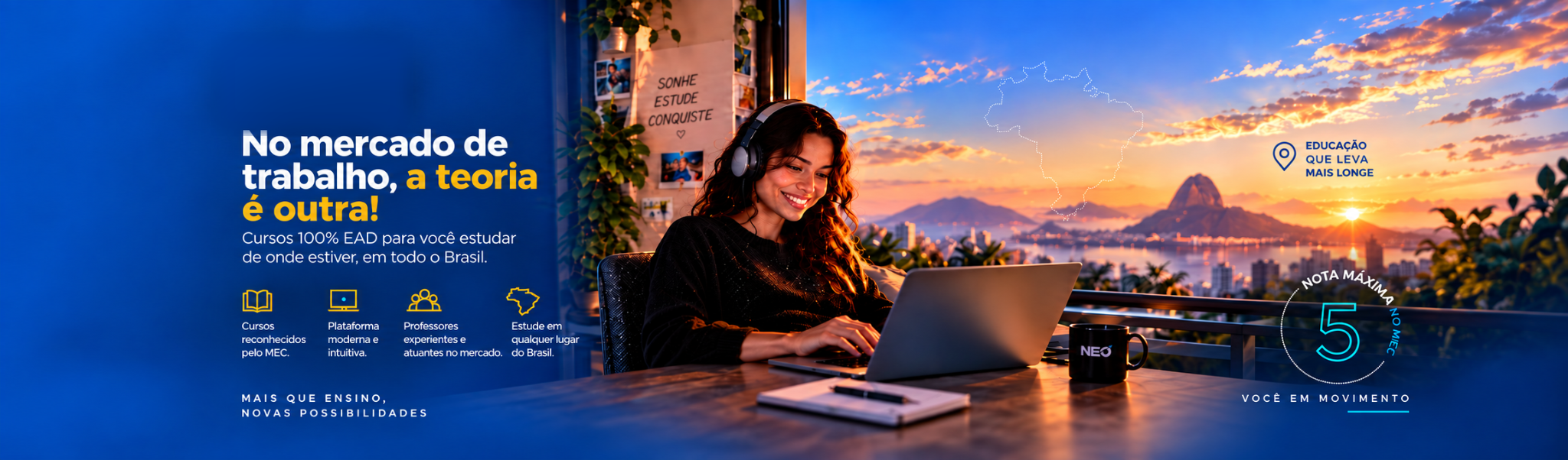 Faculdade NEO: cursos 100% EAD, reconhecidos pelo MEC e nota máxima 5. Jovem estudando online em um notebook com vista para o Rio de Janeiro.